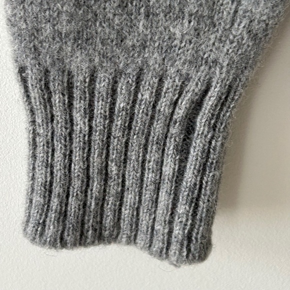 Vintage Gap 100% Wool Gray Crewneck Sweater Made In England - Picture 6 of 16